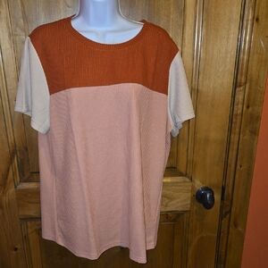 Chic Women's Colorblock Tee - Rust and Blush